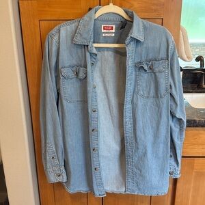 Women’s size small Wrangler button up